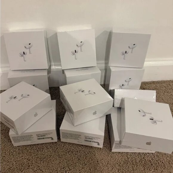 Apple AirPods Pro with White Charging Case - Picture 11 of 11